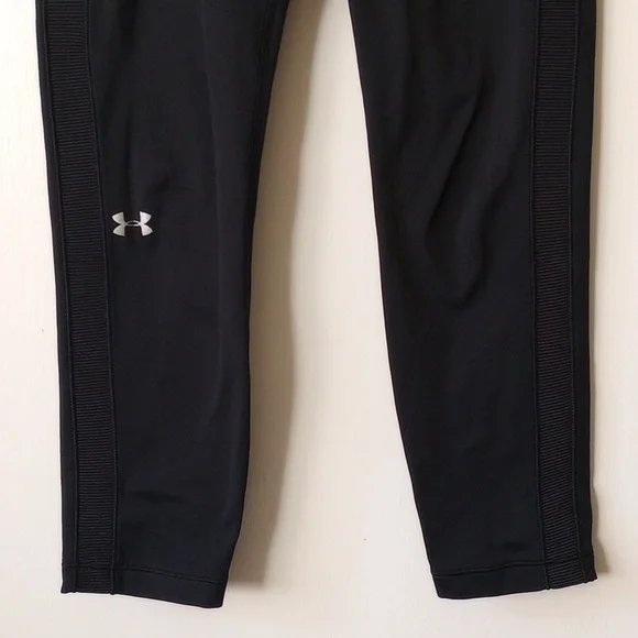 Under Armour 21" Crop Compression Leggings S Black Waist Pocket  50off3 - Picture 3 of 8